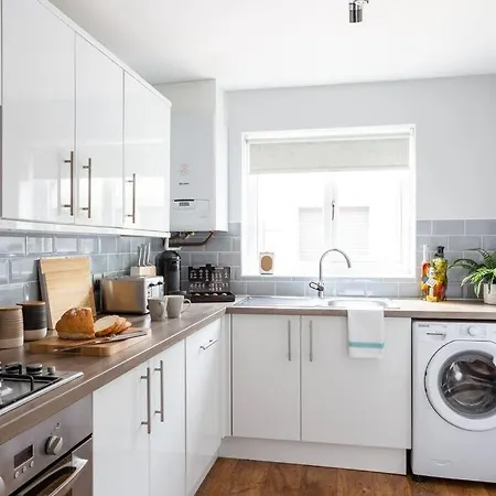 Luxury Canalside In Leeds Holiday home *