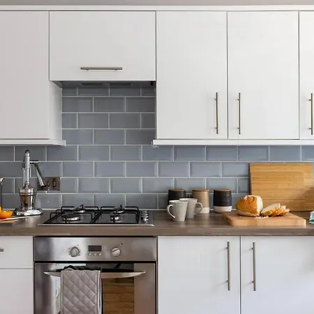 Luxury Canalside In * Leeds (West Yorkshire)