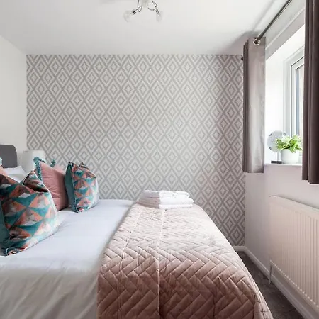 Luxury Canalside In Leeds (West Yorkshire)