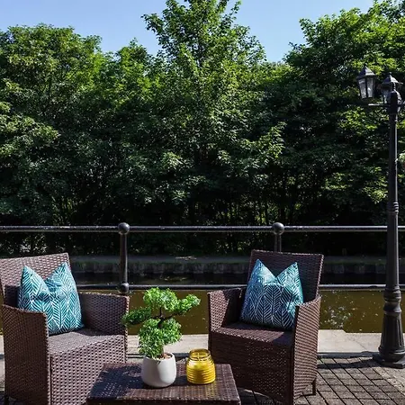 Luxury Canalside In