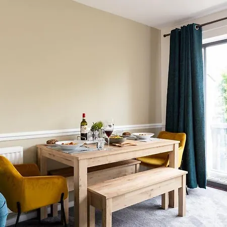 Luxury Canalside In * Leeds (West Yorkshire)