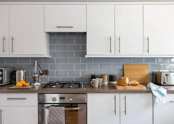 Luxury Canalside In * Leeds (West Yorkshire)