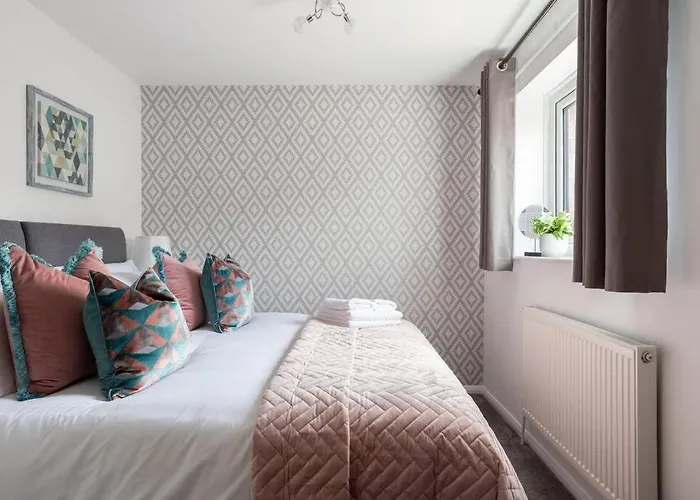 Luxury Canalside In Leeds (West Yorkshire)