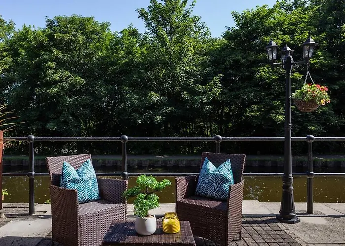 Luxury Canalside In