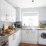 Luxury Canalside In Holiday home *