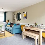 Luxury Canalside In Leeds (West Yorkshire)