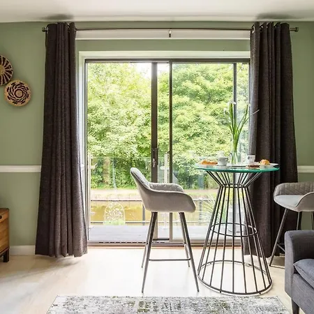 Luxury Canalside In