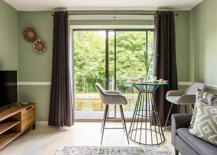 Luxury Canalside In